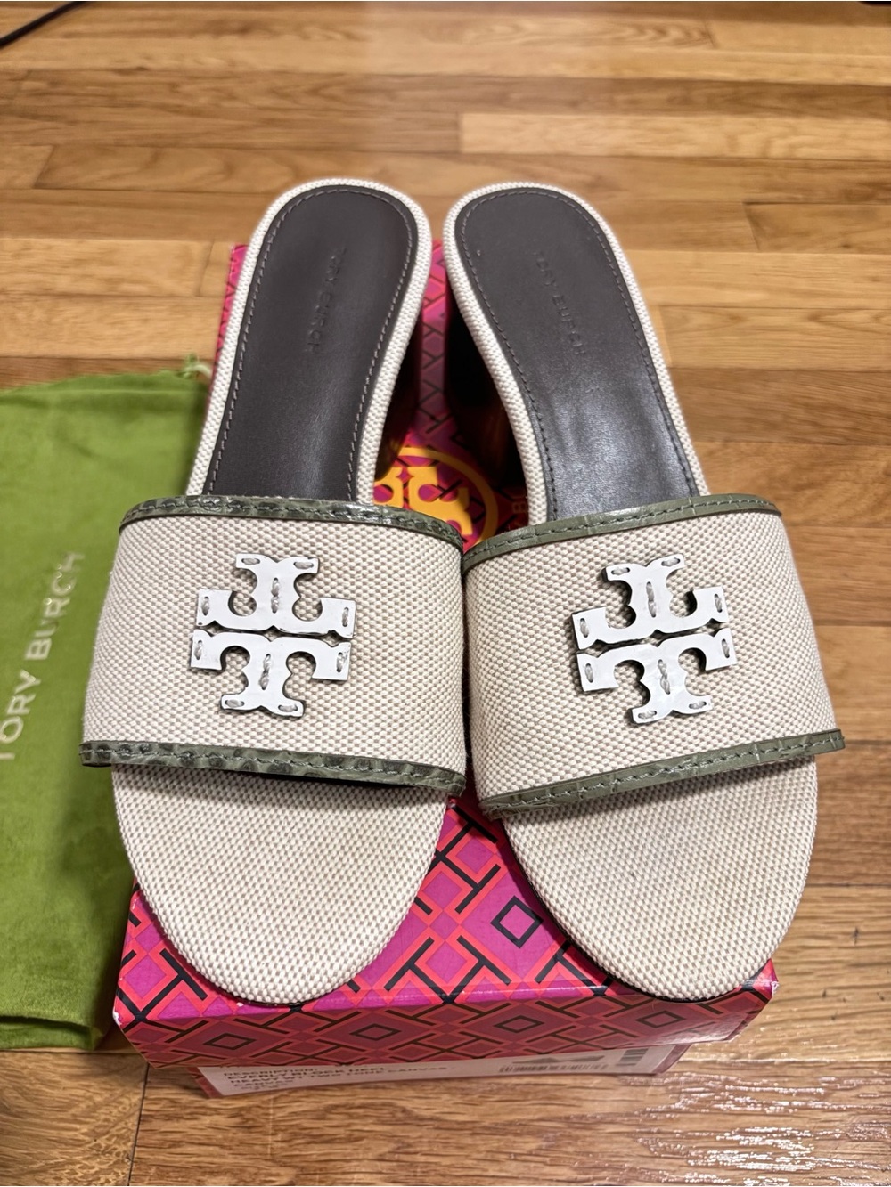 NWB Tory Burch Beige Canvas Slide Sandals with Olive Trim  block heel 7,5